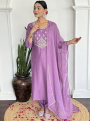 Women Floral Embroidered Silk Kurta with Pyjama & Dupatta