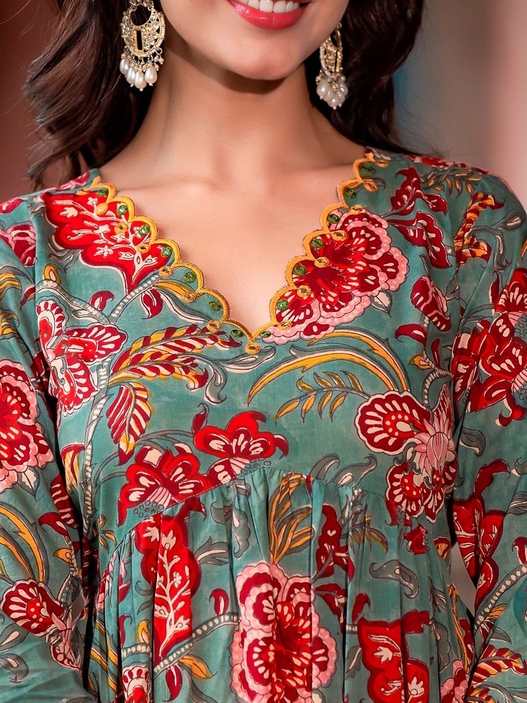 Floral Printed Empire Thread Work Pure Cotton Kurta & Trousers With Dupatta
